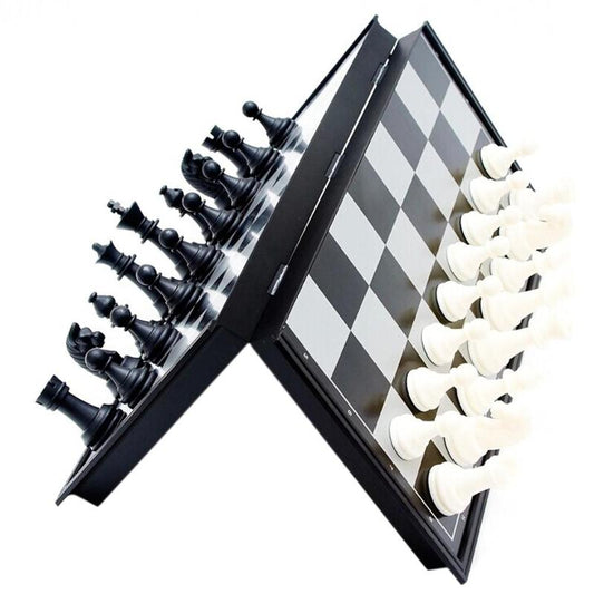 Portable magnetic chess